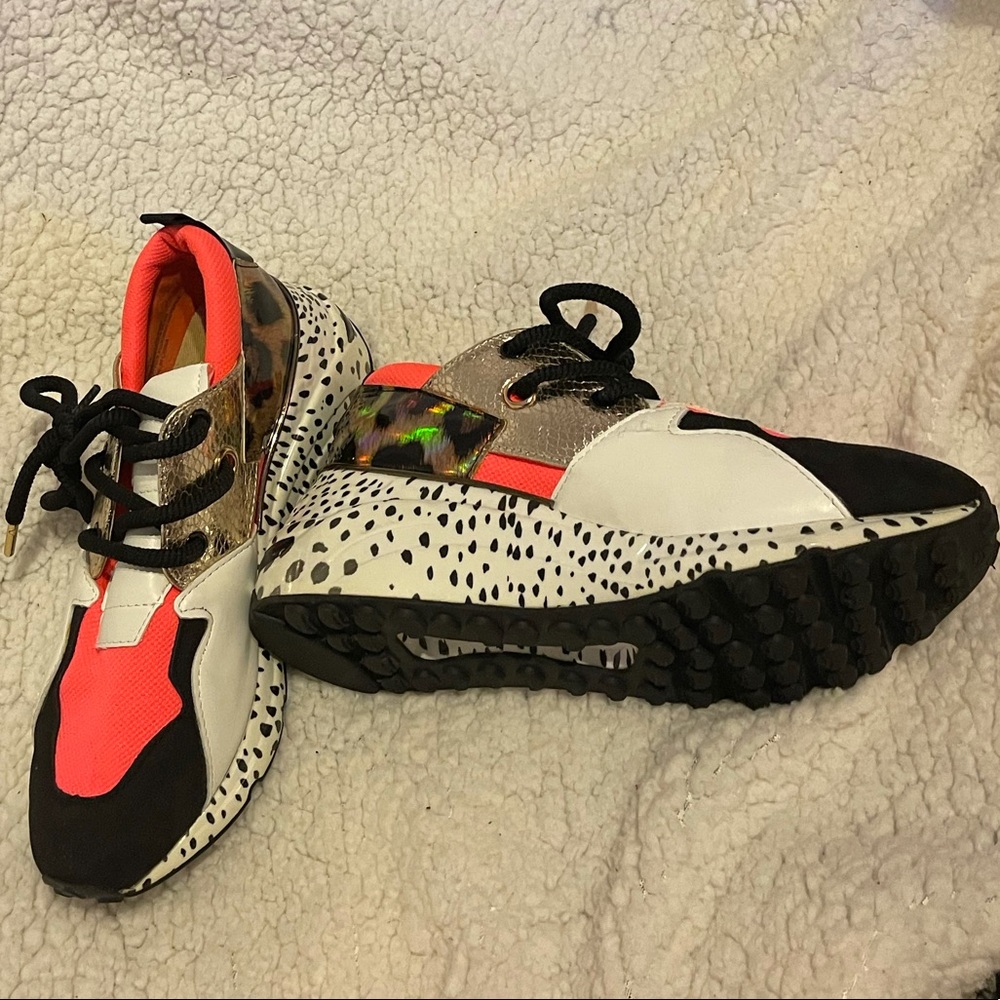 Never worn Steve Madden platform sneakers